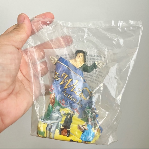 Set of 2 VTG Blockbuster Wizard of Oz Figurines Sealed Package Dorothy Scarecrow - Picture 2 of 6